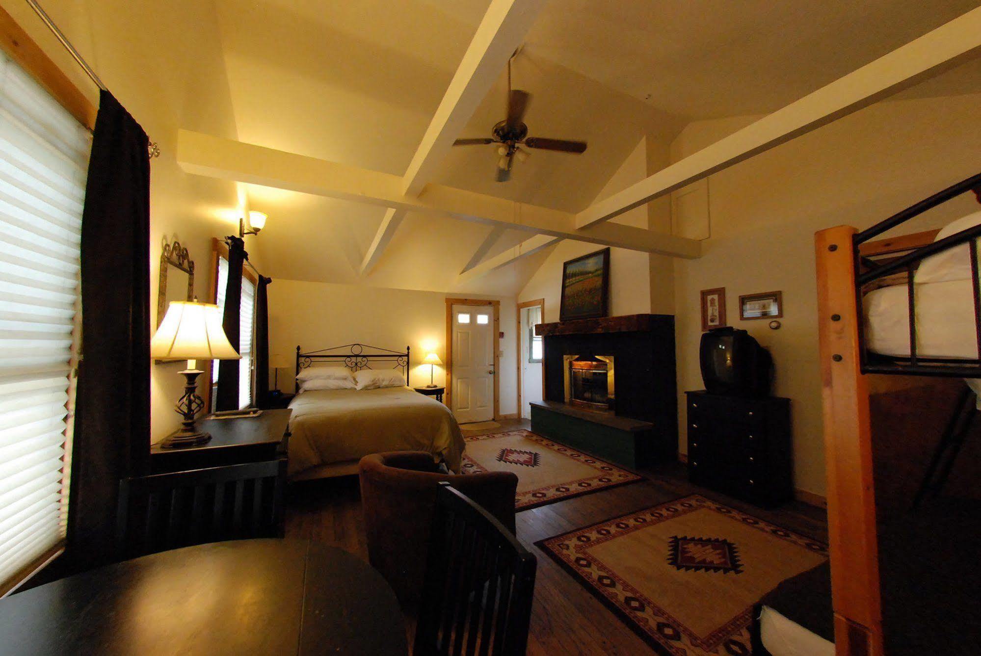 Hyde Away Inn Waitsfield ภายนอก รูปภาพ